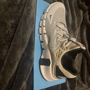 Nike Men's METCON 4 Gray and Black Athletic Shoes